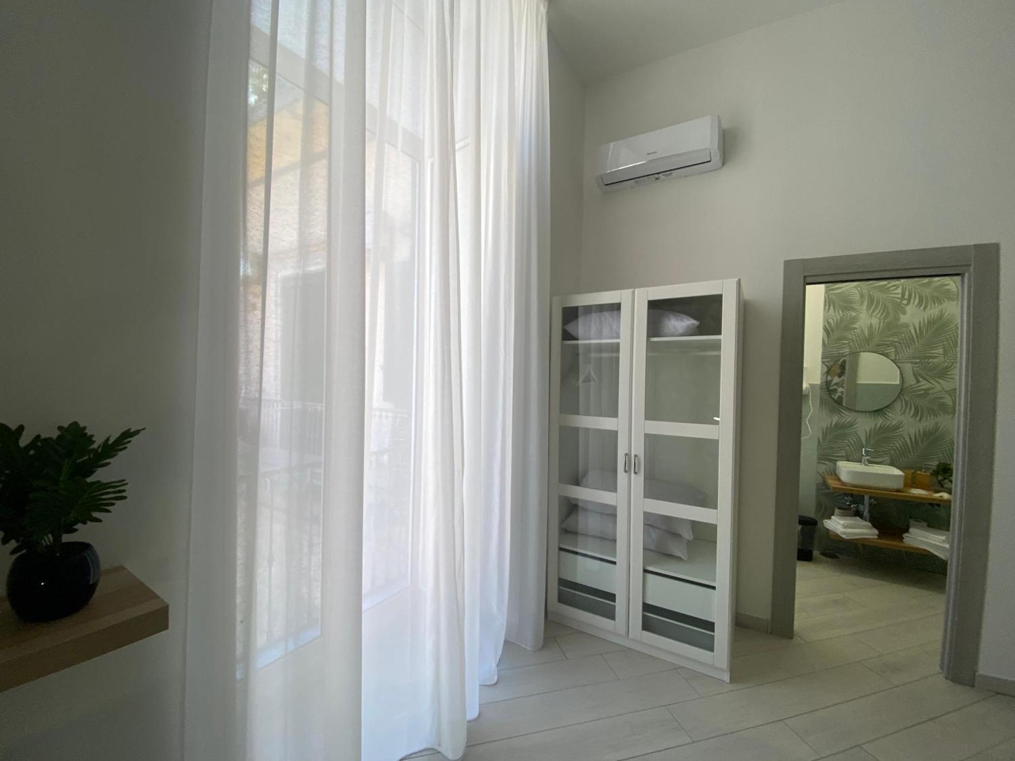 Ludben Dante Hotel เนเปิลส์ ภายนอก รูปภาพ